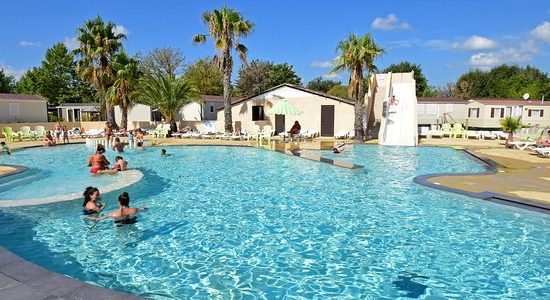 Pourquoi choisir un camping avec piscine pour ses vacances à Port Grimaud